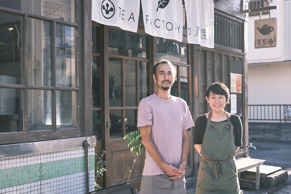 お茶を介してコミュニティの『ハコ』をつくる夫婦